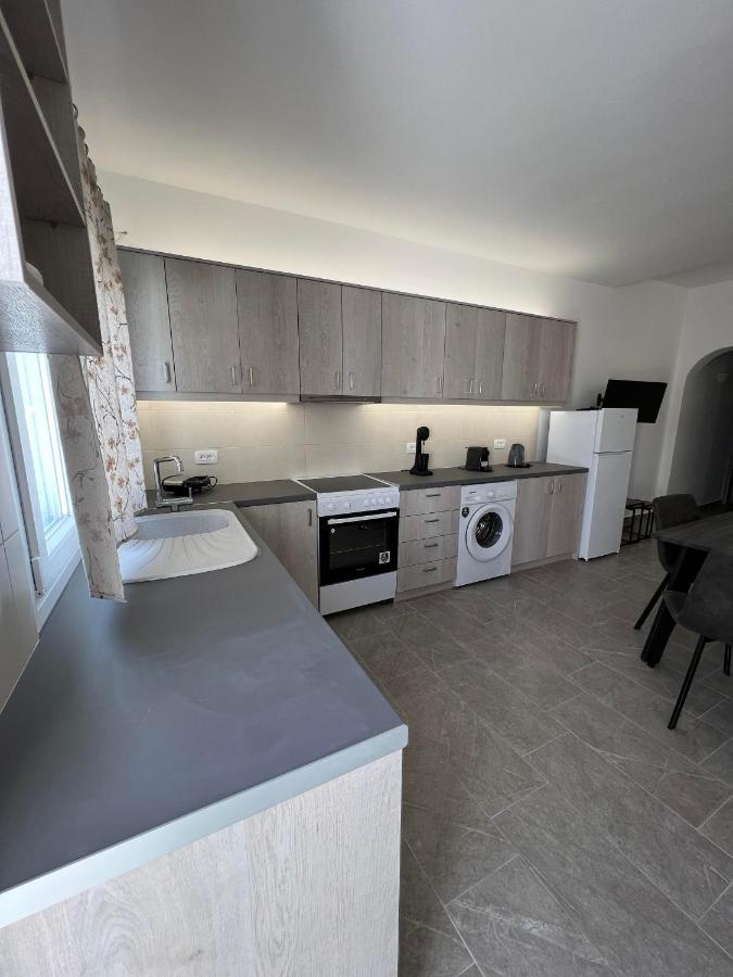 Petit Homme By Andreas Apartment Perissa  Exterior foto