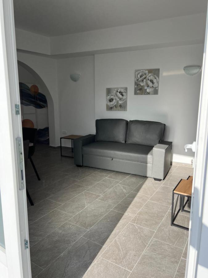 Petit Homme By Andreas Apartment Perissa  Exterior foto
